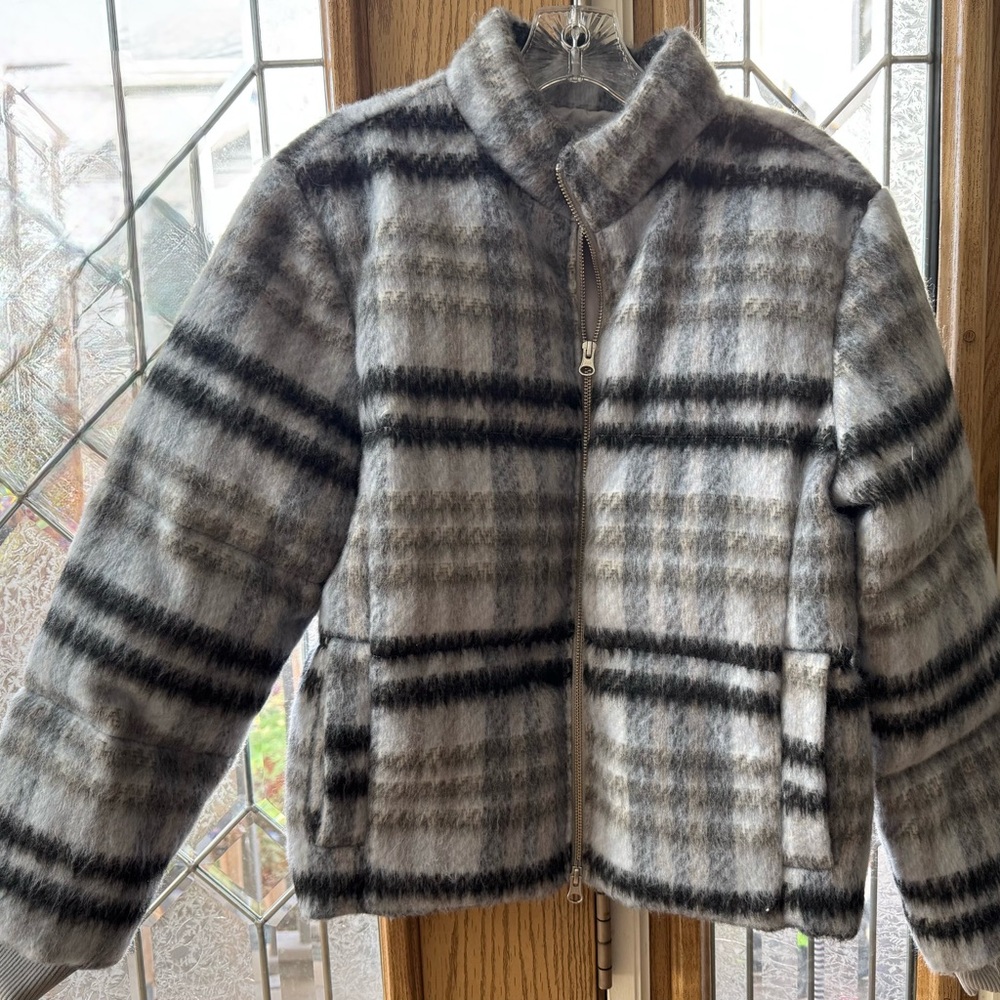 Anthropologie Woman’s Plaid Puffer Jacket in Gray and Black